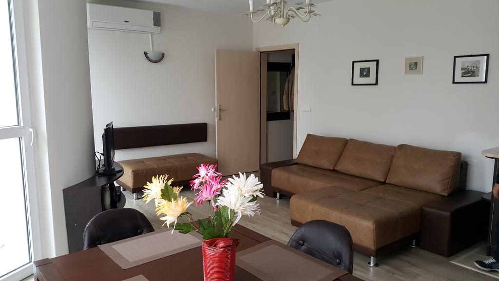Kraybrezhna Apartment Pomorie Exterior photo