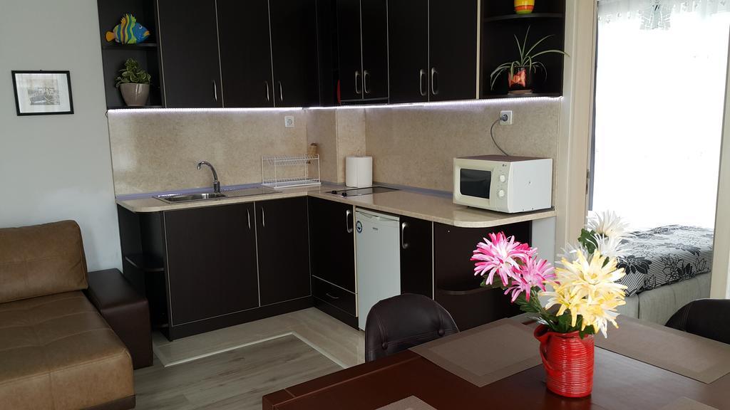 Kraybrezhna Apartment Pomorie Exterior photo